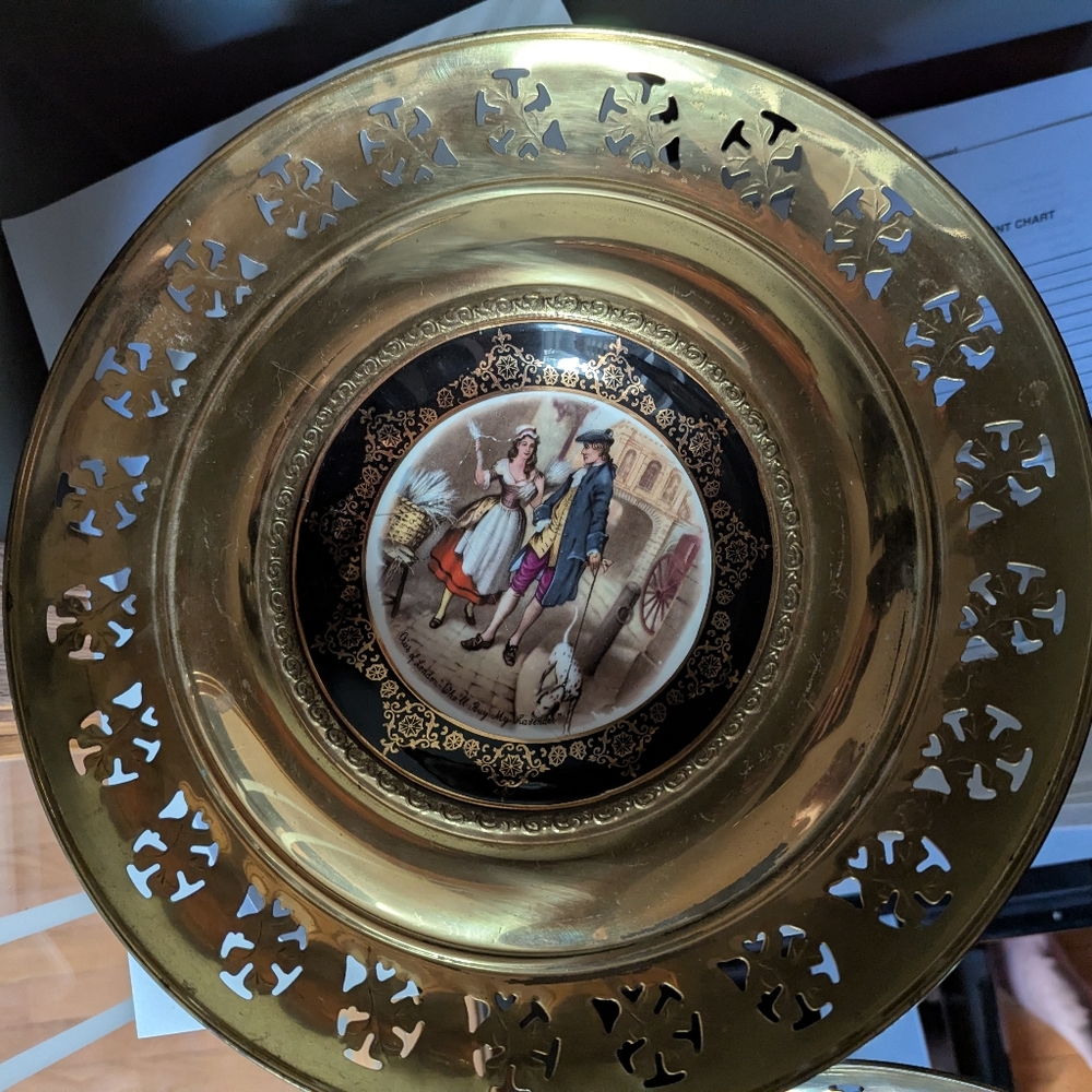 Elegant Gold and Black Decorative Plate